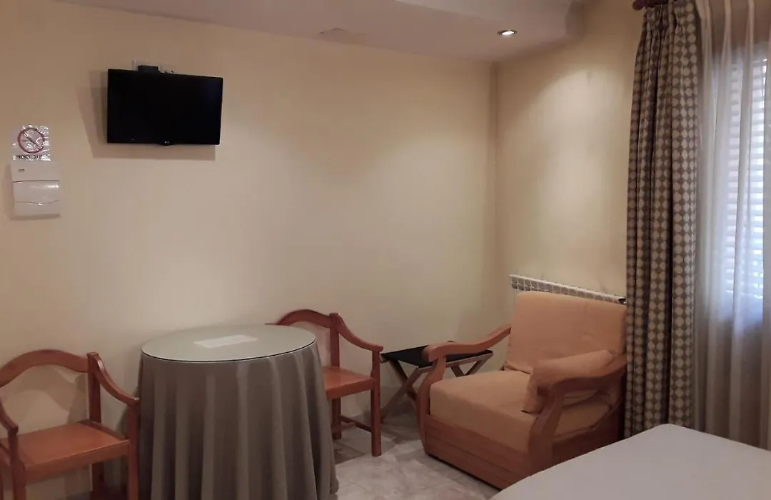 Hostal Lopez-1